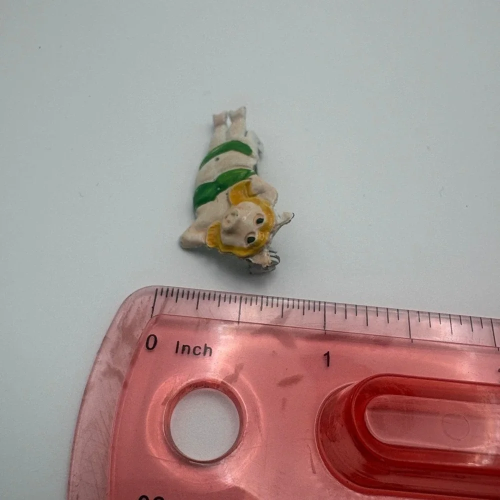 Vintage Miss Piggy Enamel Pin Muppets Reclining Bikini Brooch Green Pink 1.25